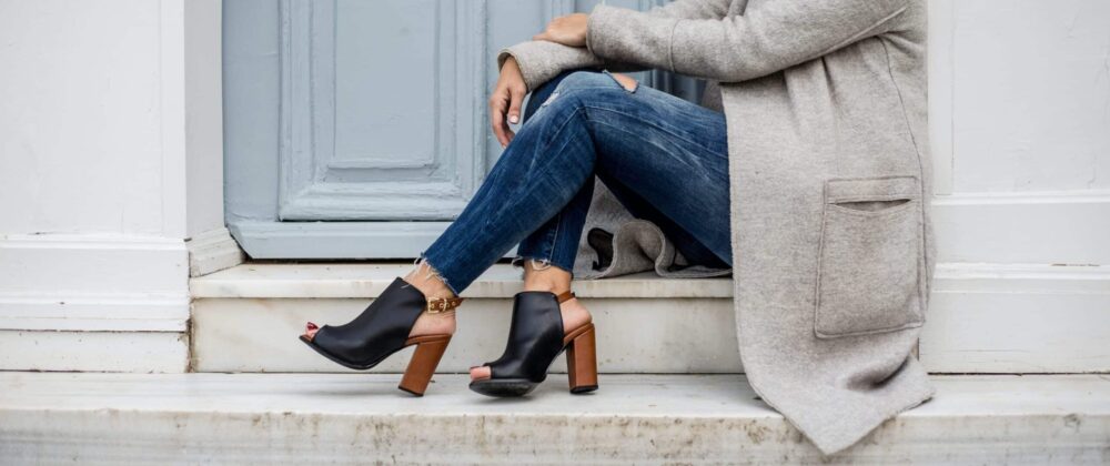fashion blogger wearing jeans and high heels